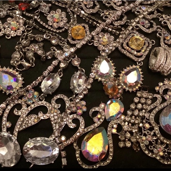 4 LBs vintage Costume gold silver Jewelry Lot~ Signed & Unsigned All Wearable - Picture 1 of 9